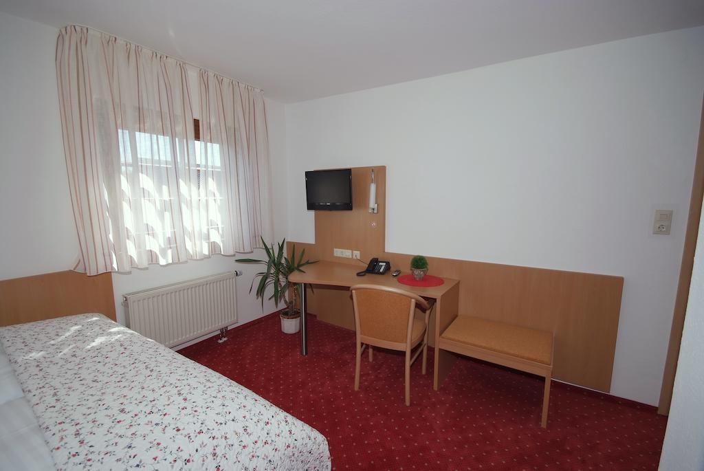 Loewen Hotel & Restaurant Wendlingen am Neckar Pokoj fotografie