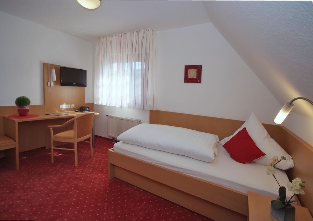 Loewen Hotel & Restaurant Wendlingen am Neckar Pokoj fotografie